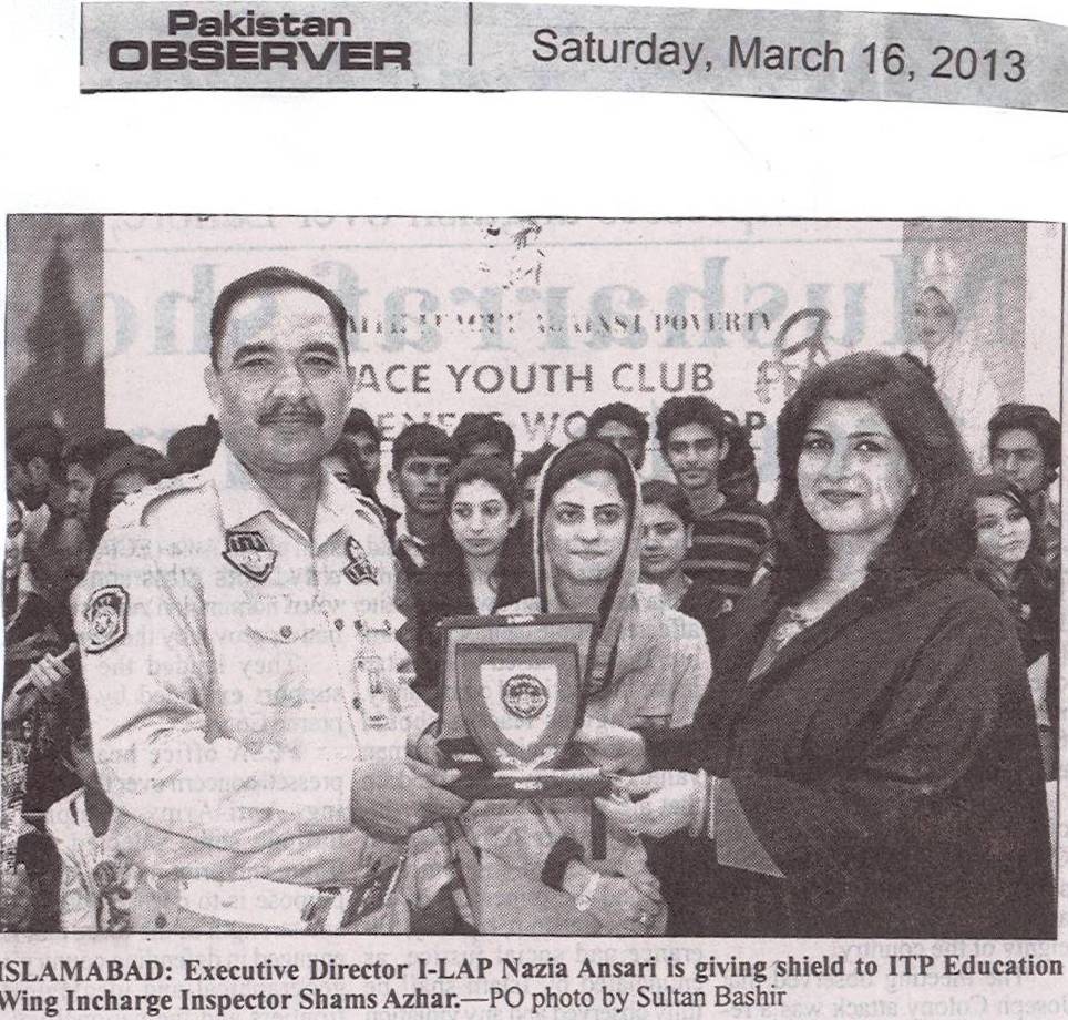 Executive Director I-LAP Nazia Ansari is giving shield to ITP Education Wing Incharge Inspector Shams Azhar 